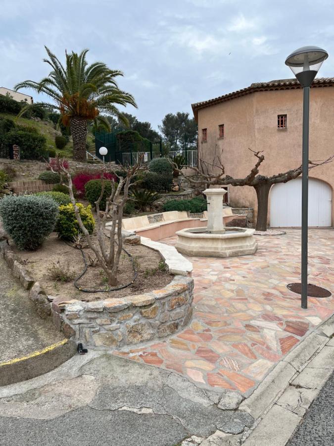 Studio Vue Mer /Parking Privatif Saint-Raphaël Eksteriør billede